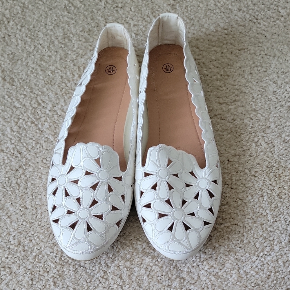 White Floral Cutout Women's Ballet Flats